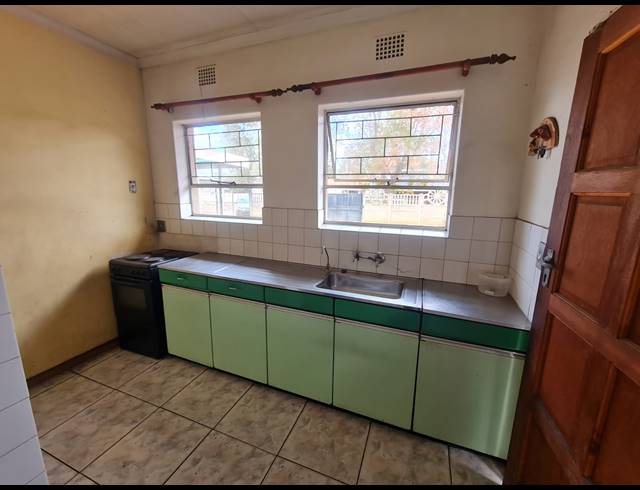 7 BEDROOM HOUSE FOR SALE IN VANDERBIJLPARK CE 5